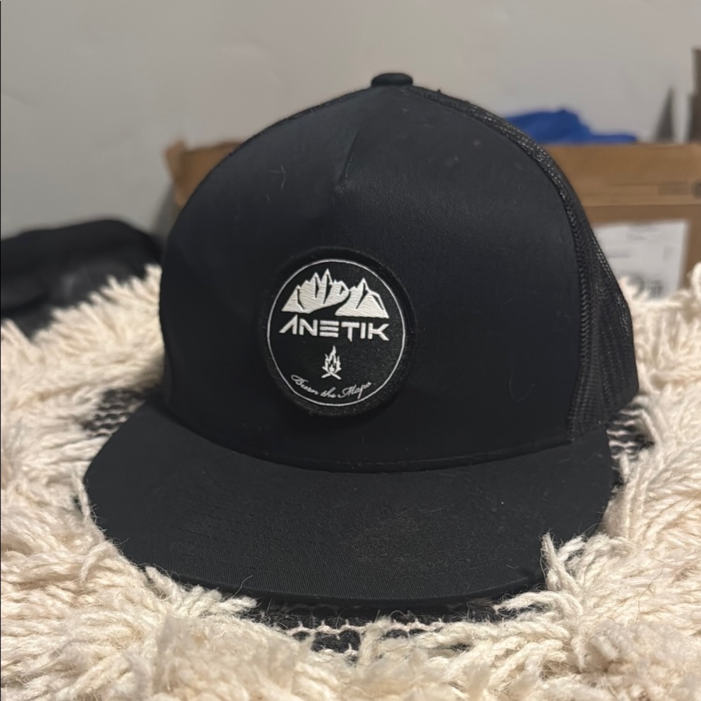 Classic trucker ANETIC baseball style hat